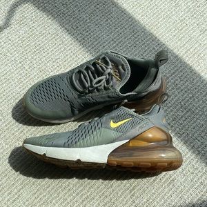 NIKE Air Max 270